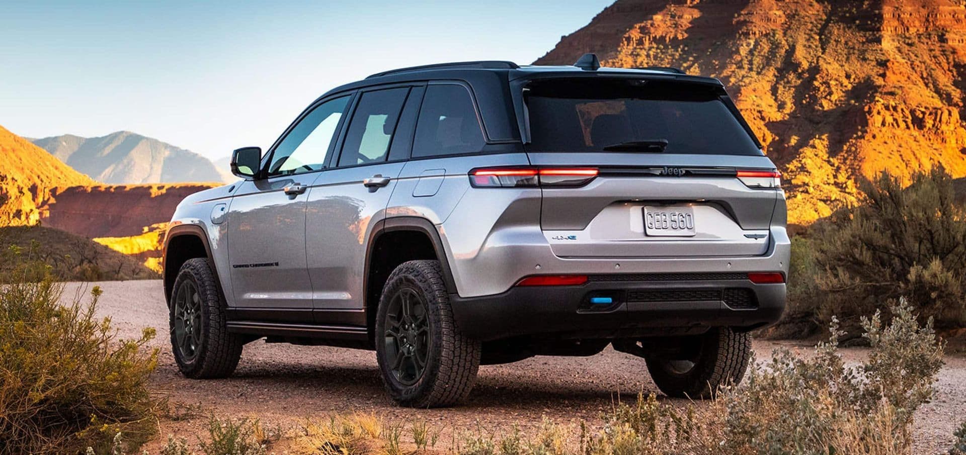 Jeep Grand Cherokee in the Mojave Desert